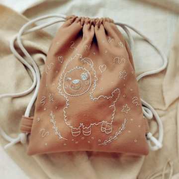 Ręcznie haftowany plecak dla przedszkolaka LAMA